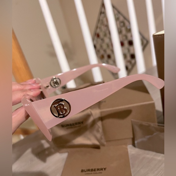 NIB Burberry Sunglasses for Women - Picture 8 of 10